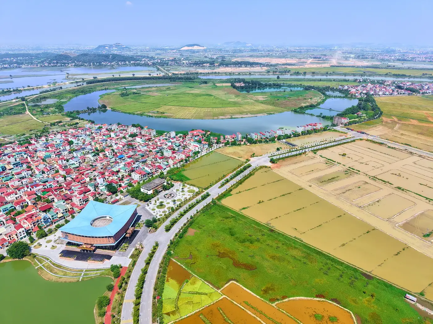 Ảnh flycam toàn cảnh khu đất dự án và khúc sông Cầu