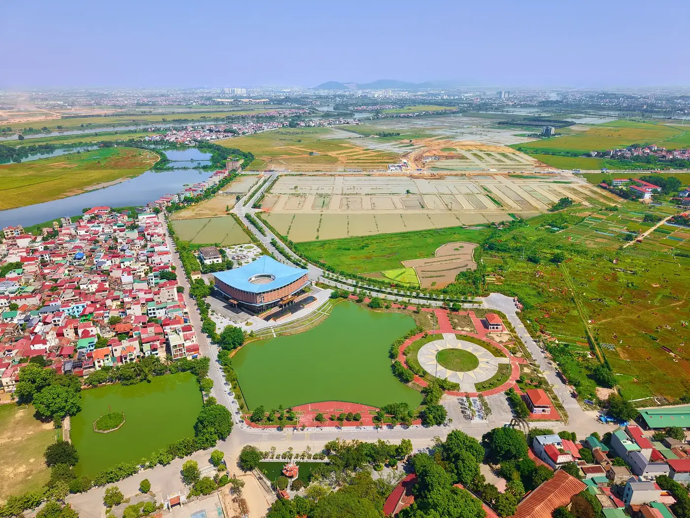 Ảnh flycam trục đường chính dẫn vào công trường